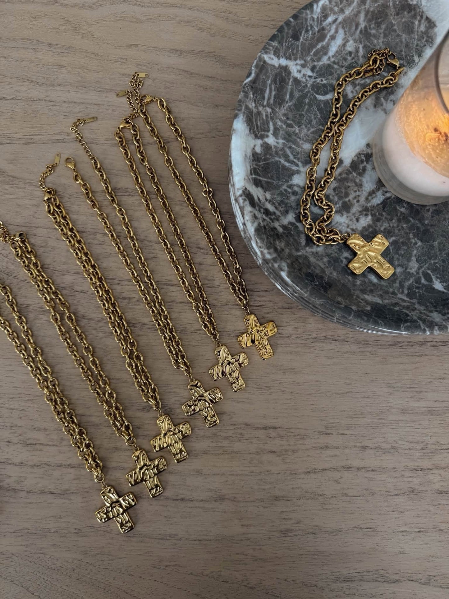 THE HAMMERED CROSS NECKLACE