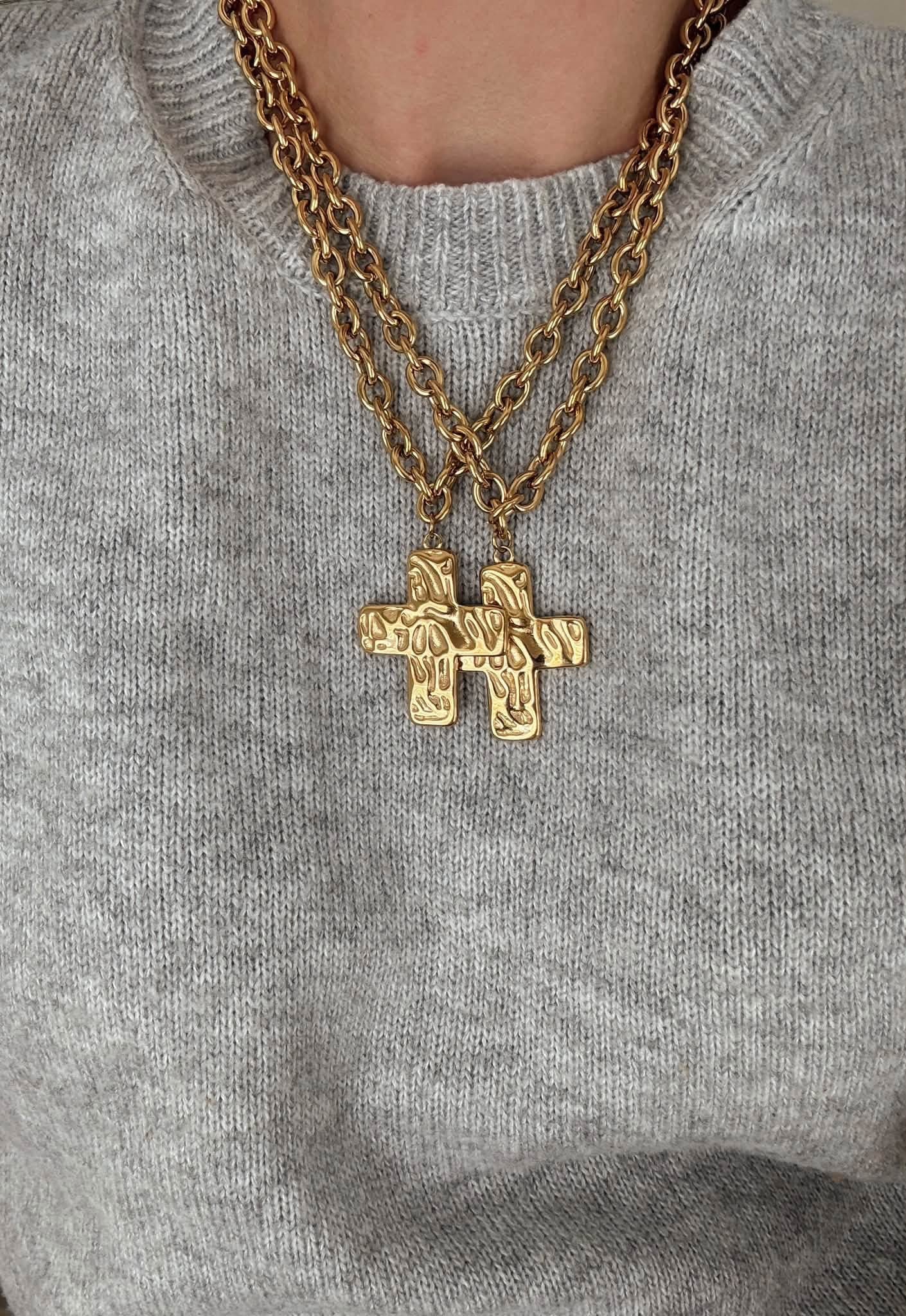 THE HAMMERED CROSS NECKLACE